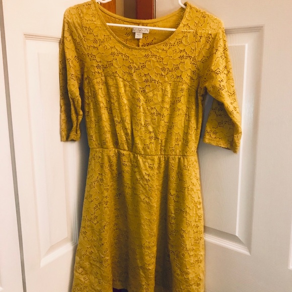 Lace dress - Picture 1 of 4